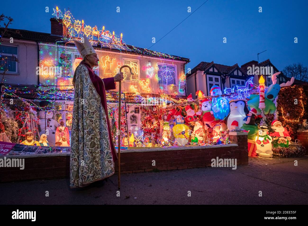 London, UK. 30th Nov, 2020. Spectacular Christmas house lights display