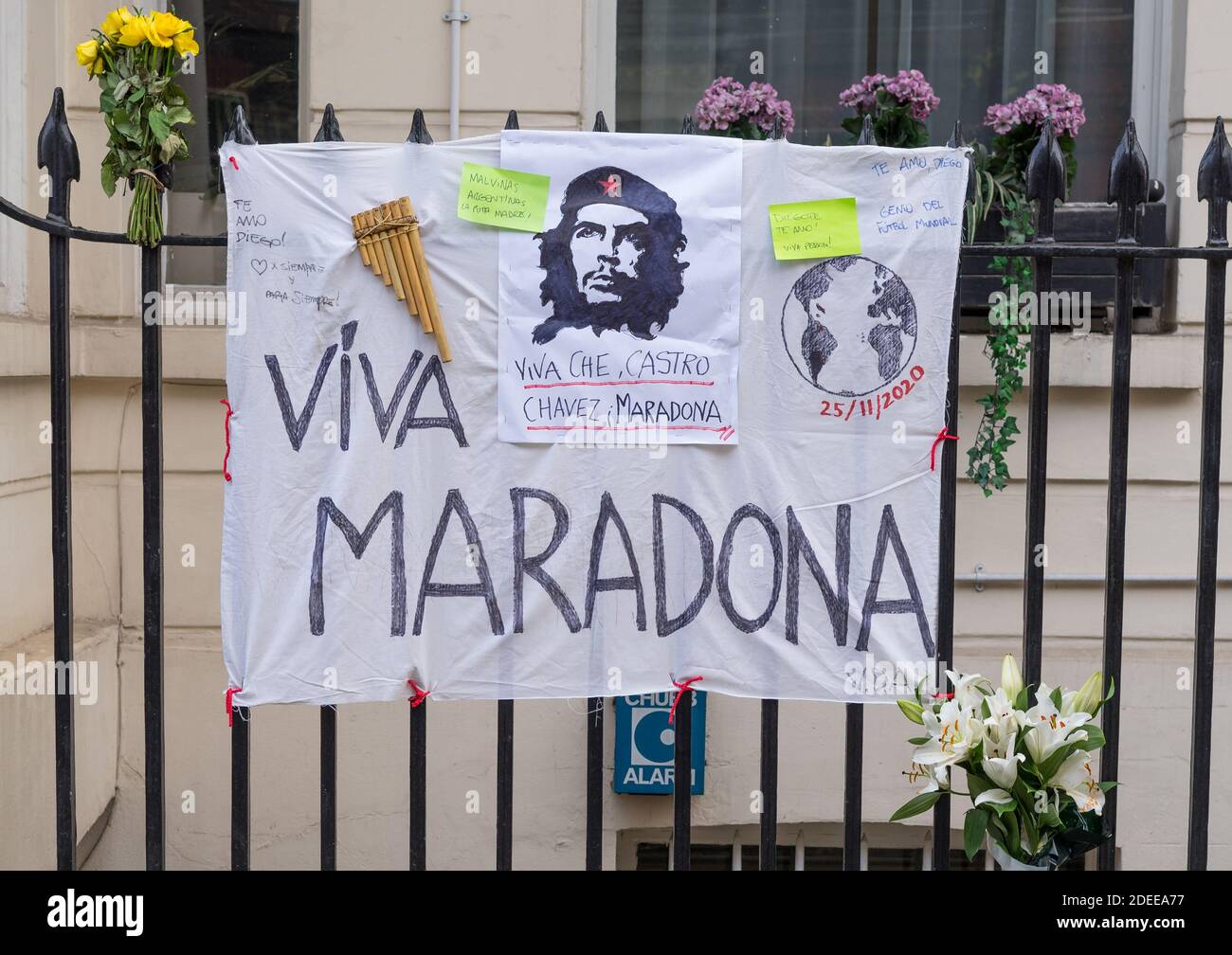 People leave a memorial outside the Argentine Embassy for Diego Maradona after his death. London Stock Photo