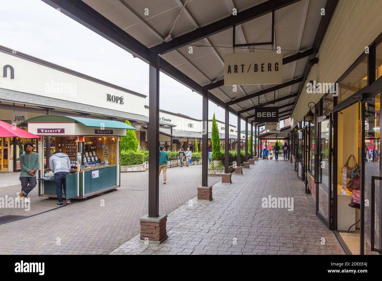 Premium outlet mall hi-res stock photography and images - Page 3 - Alamy