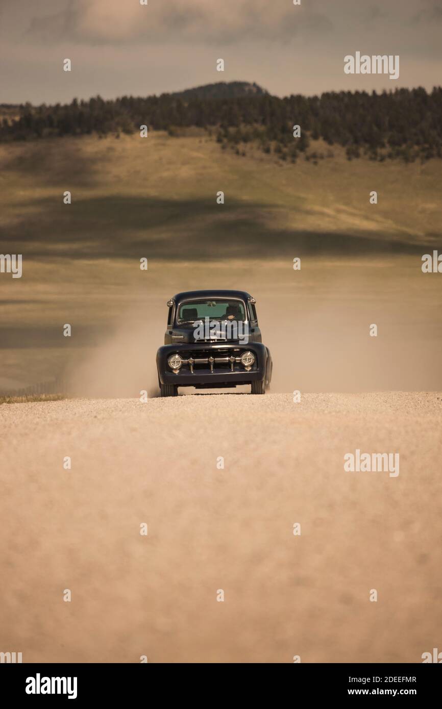 Vintage truck road hi-res stock photography and images - Alamy