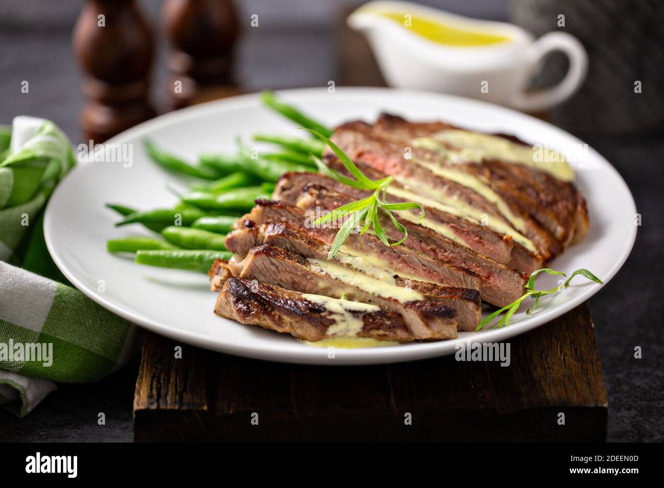 Steak with bearnaise sauce with tarragon Stock Photo Alamy