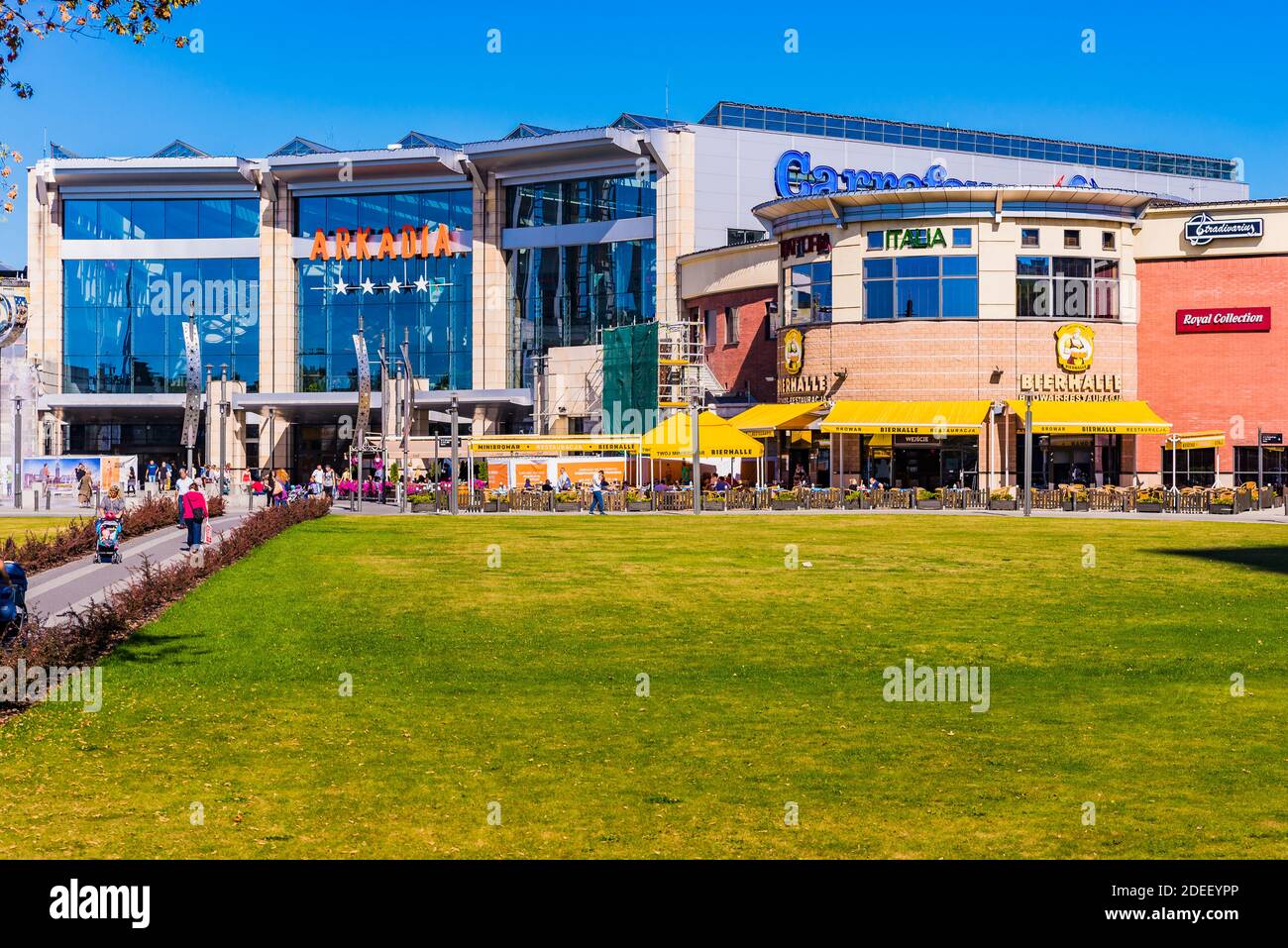 Shopfront exterior mall hi-res stock photography and images - Page 2 - Alamy