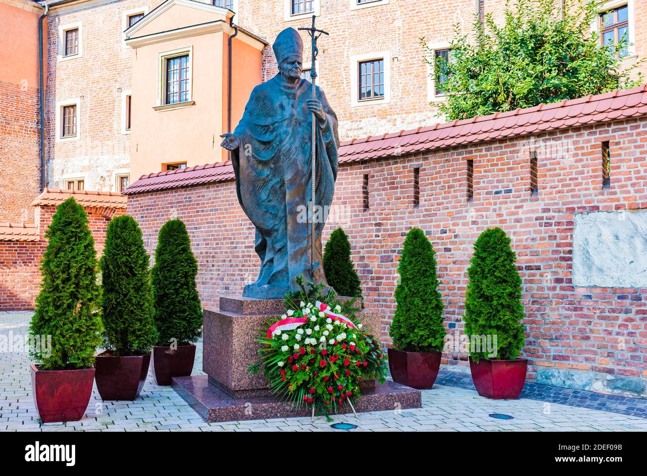 Bronze statue of Pope John Paul II. Wawel Royal Castle. Cracow, Kraków County, Lesser Poland Voivodeship, Poland, Europe Stock Photo