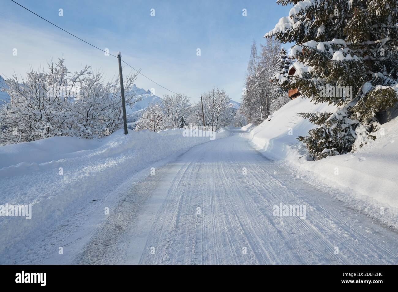 Narrow road snowy high mountain hi-res stock photography and images - Alamy
