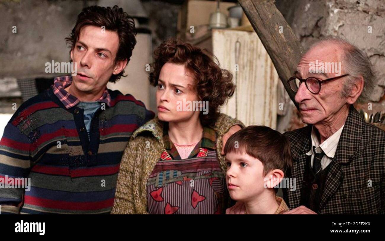 CHARLIE AND THE CHOCOLATE FACTORY 2005 Warner Bros film with from left: Noah Taylor, Helena Bonham Carter, Freddie Highmore, David Kelly Stock Photo