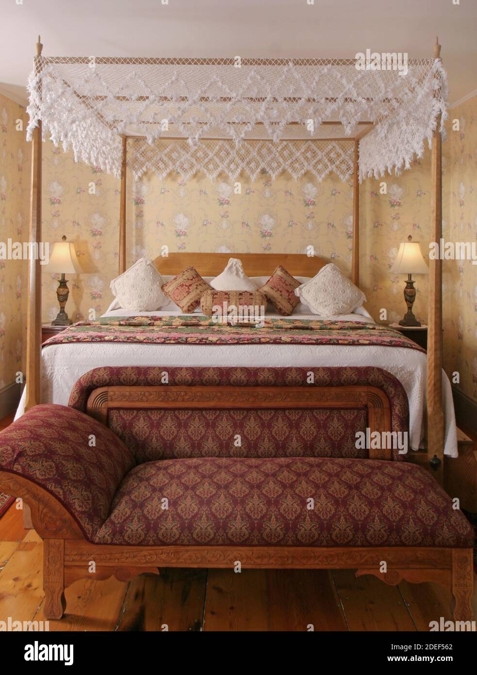 lace canopy bed Stock Photo Alamy