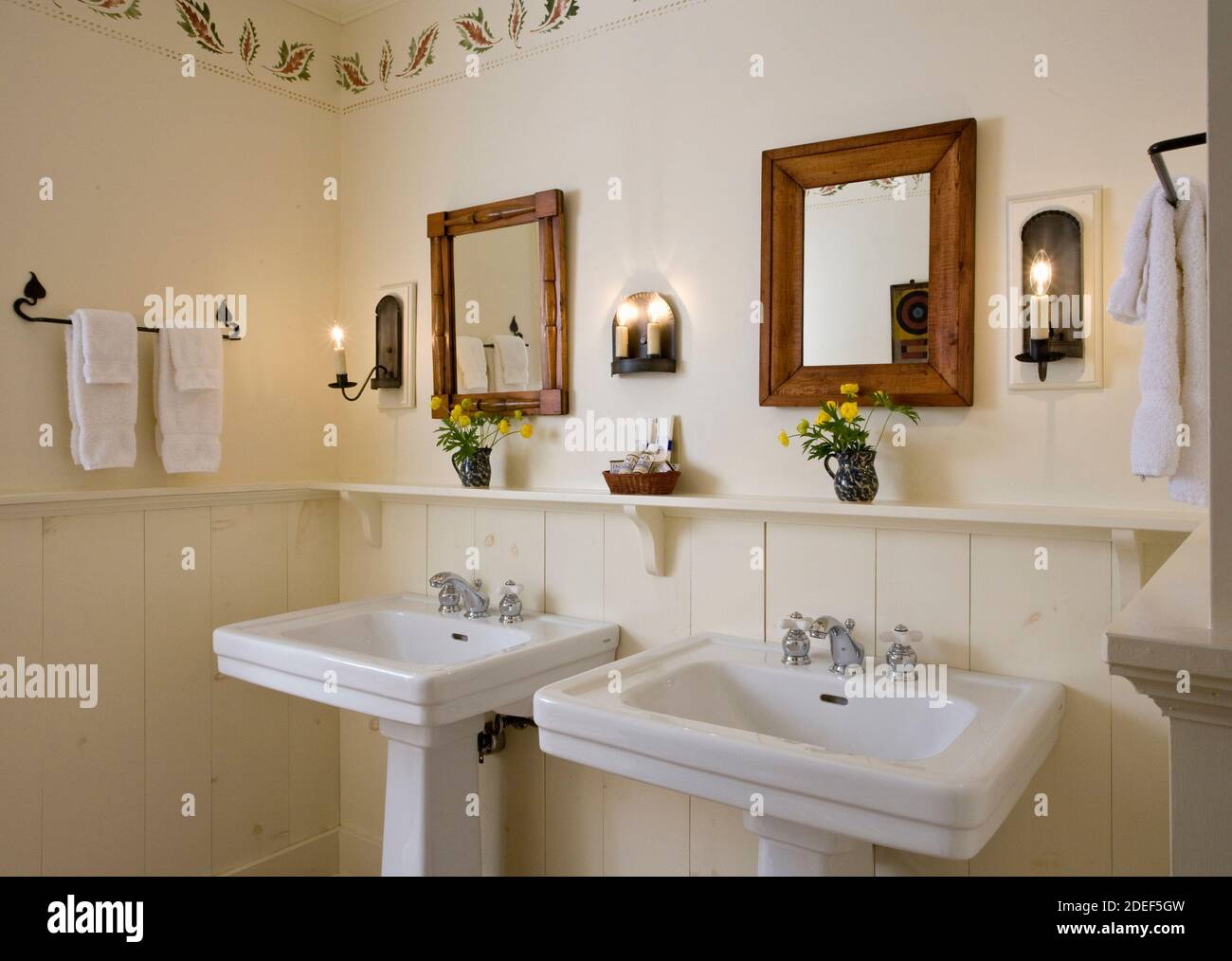 Double Pedestal Sinks Stock Photo - Alamy