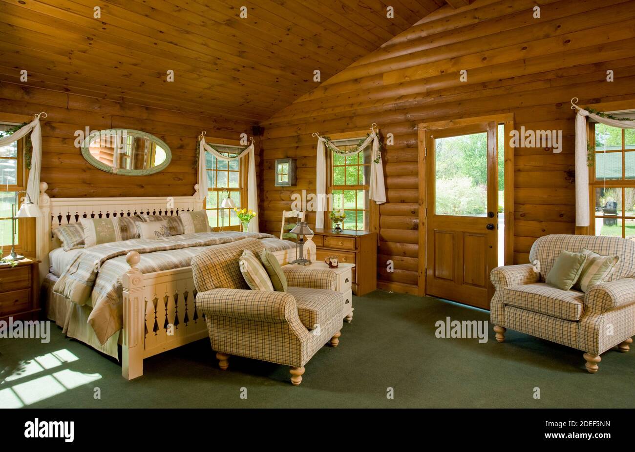 Log Cabin style home bedroom Stock Photo - Alamy, image size:1300x926