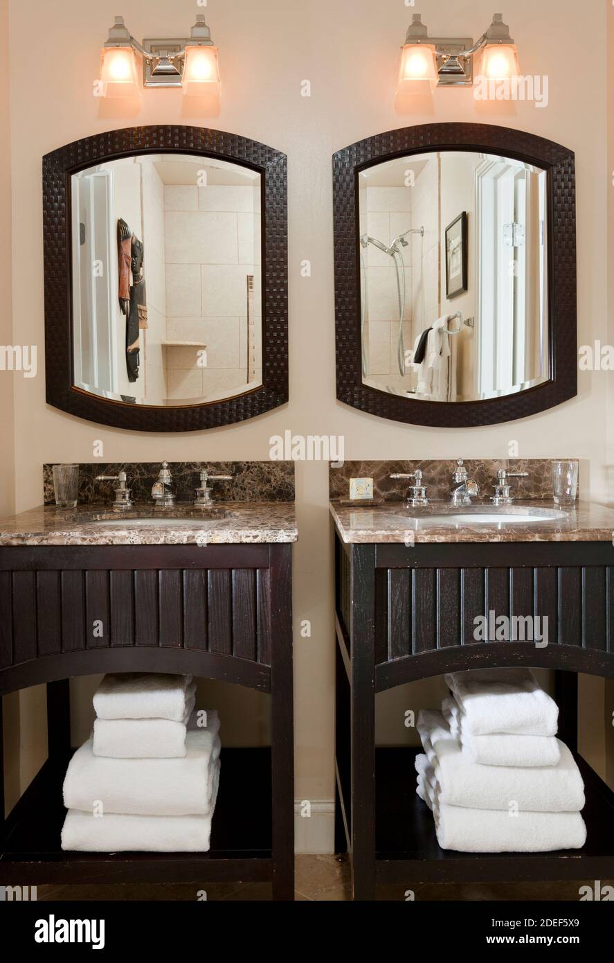 Wooden pedestal hires stock photography and images Alamy