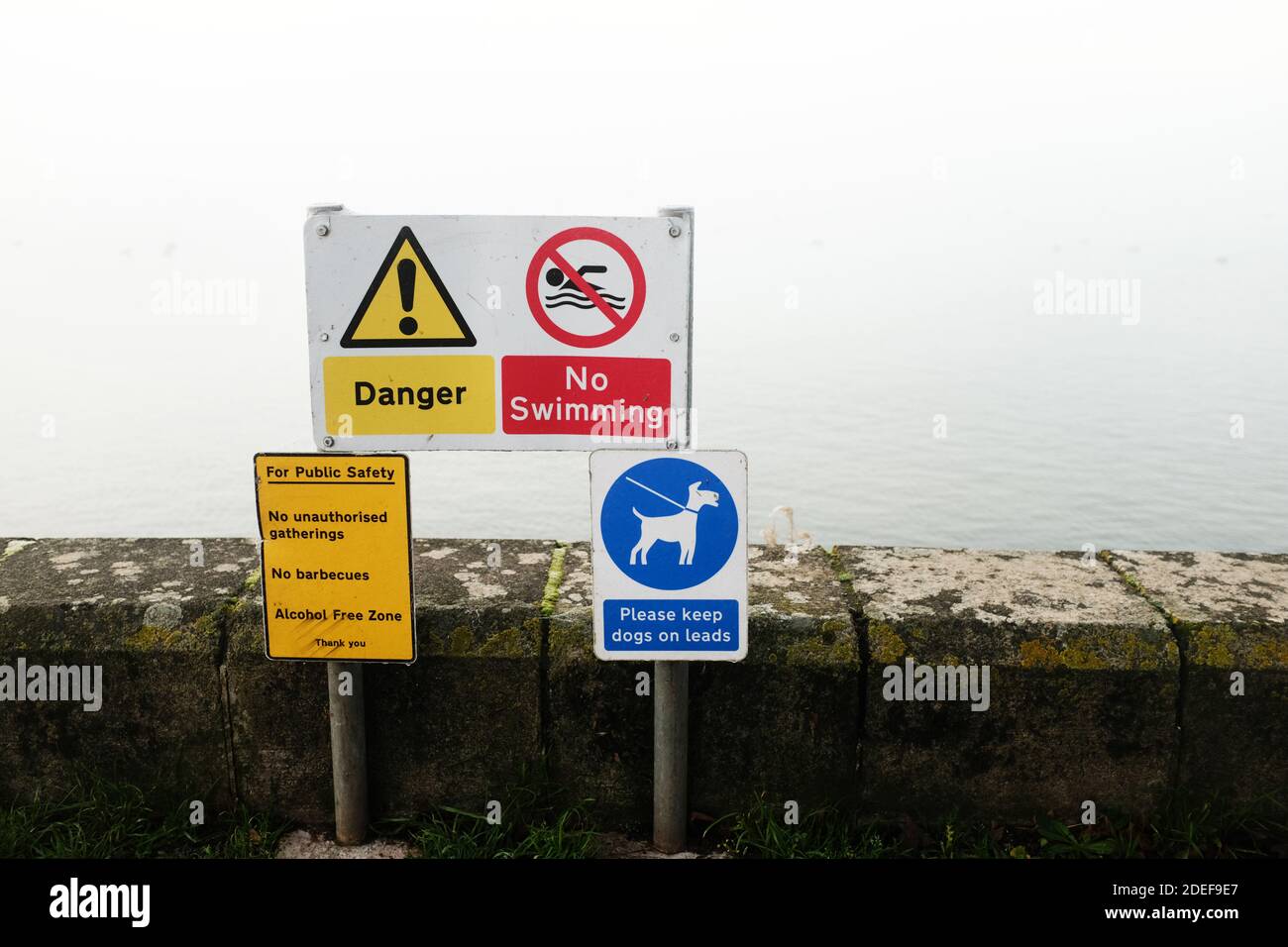 November 2020 - Cheddar reservoir warning signs, For Public safety, no swimming, keep dogs on leads, No barbecues, Alcohol free zone, Stock Photo