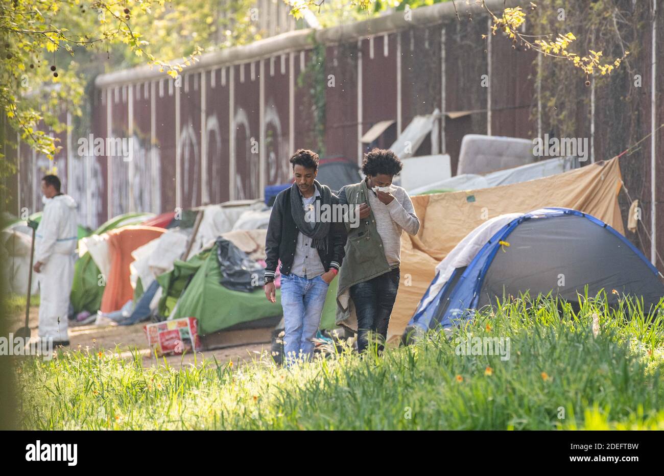 A camp of migrants located Porte d'Aubervilliers in Paris, France along the  Boulevard Périphérique was evacuated on April 18, 2019. Photo by Christophe  Geyres/ABACAPRESS.COM Stock Photo - Alamy