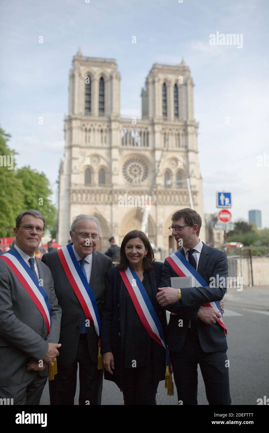 Anne Hidalgo tours Notre Dame cathedral on April 18, 2019 in Paris. France paid a daylong tribute on April 18, 2019 to the Paris firefighters who saved Notre Dame Cathedral from collapse, while construction workers rushed to secure an area above one of the church's famed rose-shaped windows and other vulnerable sections of the fire-damaged landmark. Photo by Raphael Lafargue/ABACAPRESS.COM Stock Photo