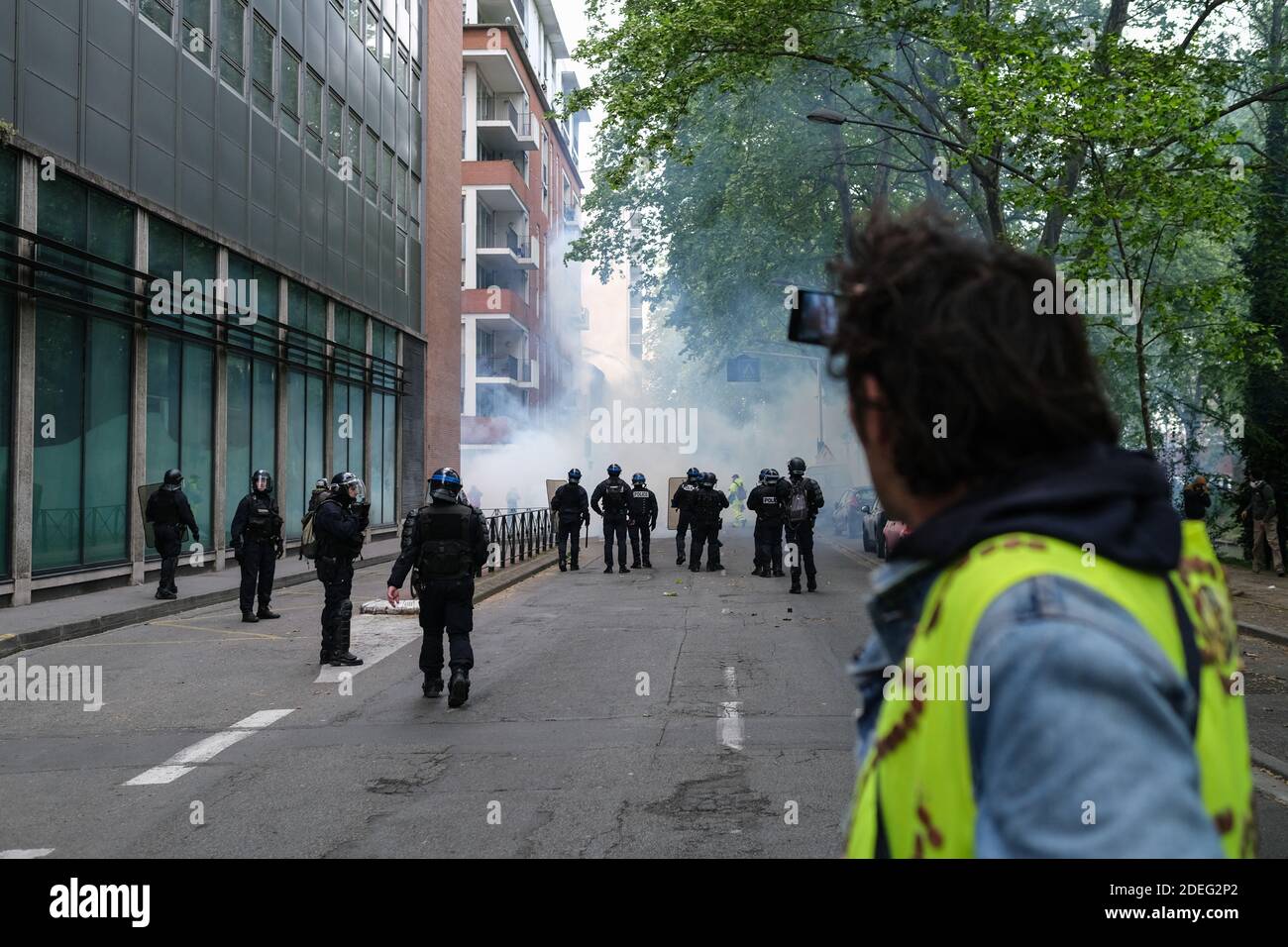 Cord of policemen in front of teargas cloud. For the 24th consecutive Saturday, the Gilets Jaunes (Yellow Vests) demonstrated in the streets of Toulouse (France), April 27, 2019. Photo by Patrick Batard / ABACAPRESS.COM Stock Photo