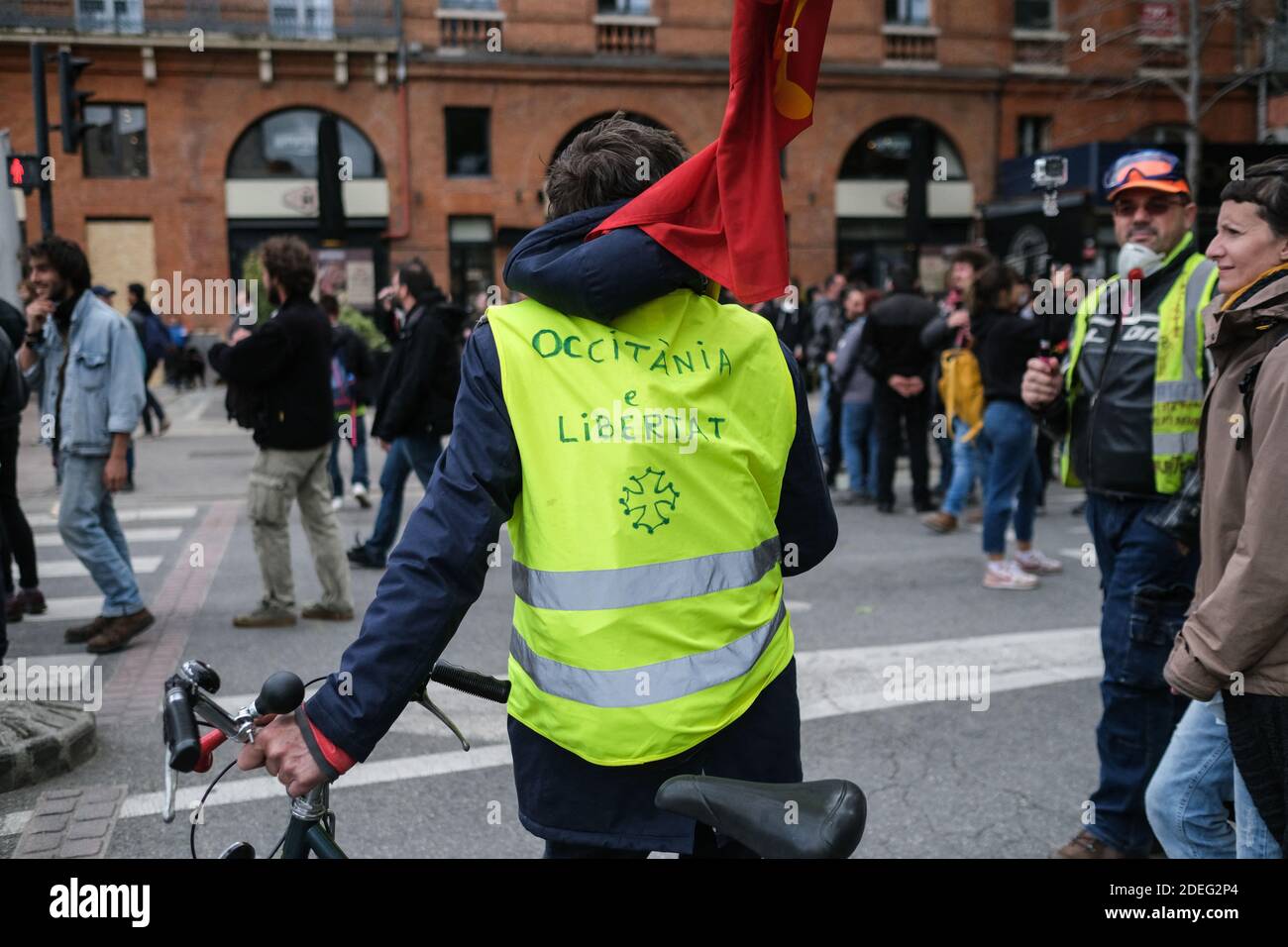 Protestor with occitan message on his yellow vest "Occitania and Freedom"  (Occitània e libertat). For the 24th consecutive Saturday, the Gilets Jaunes  (Yellow Vests) demonstrated in the streets of Toulouse (France), April