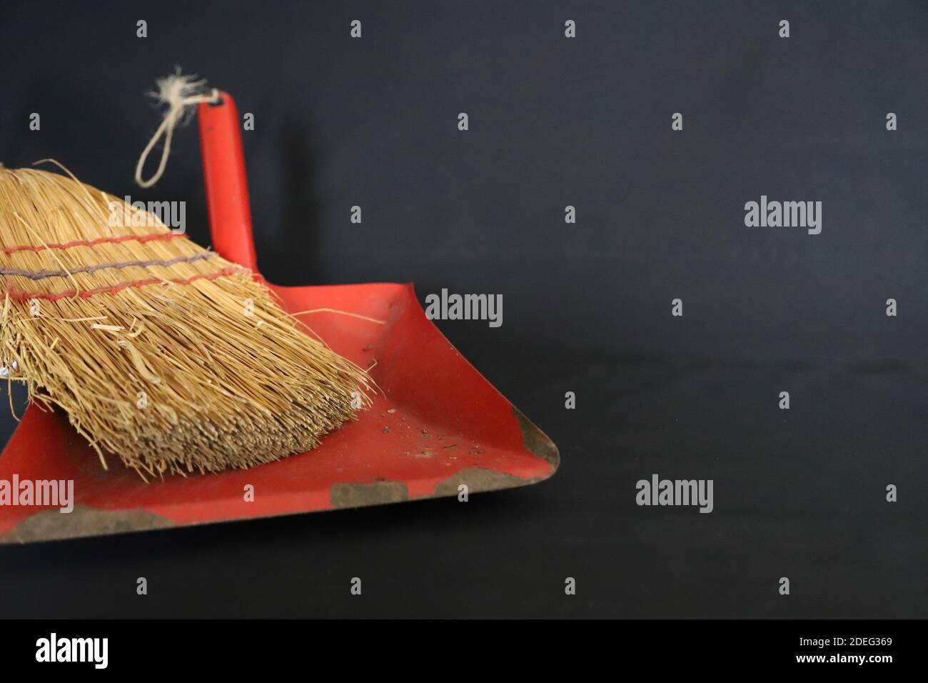 broom and dust pan Stock Photo Alamy