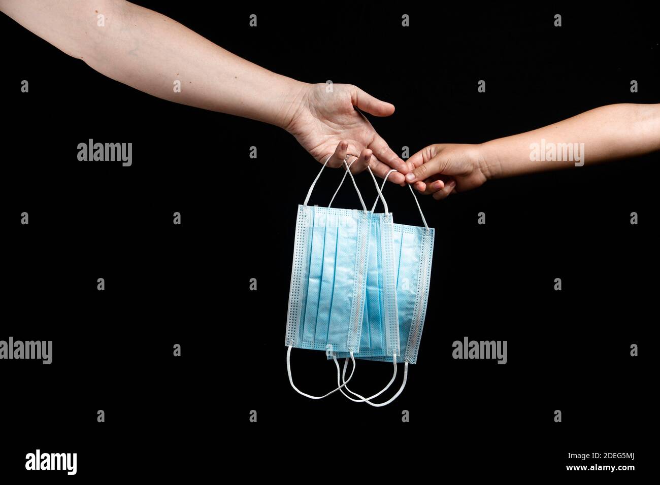 Black female surgical mask hi-res stock photography and images - Alamy