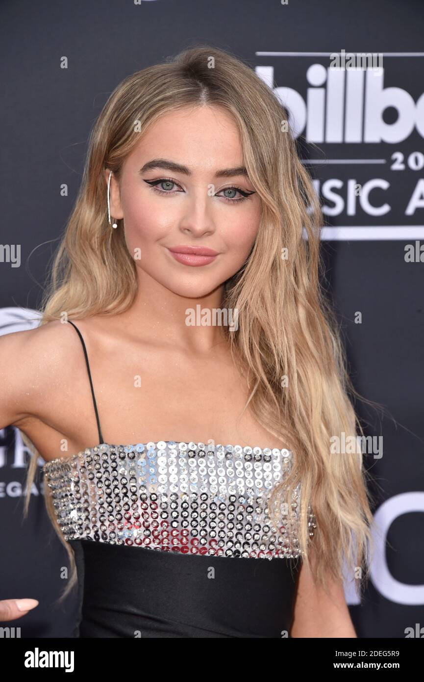 Sabrina carpenter サイン入り2019年来日コンサート sabrina-carpenter-attends-the-