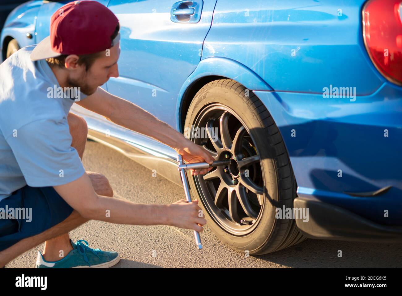 Driveway mechanic hi-res stock photography and images - Page 3 - Alamy