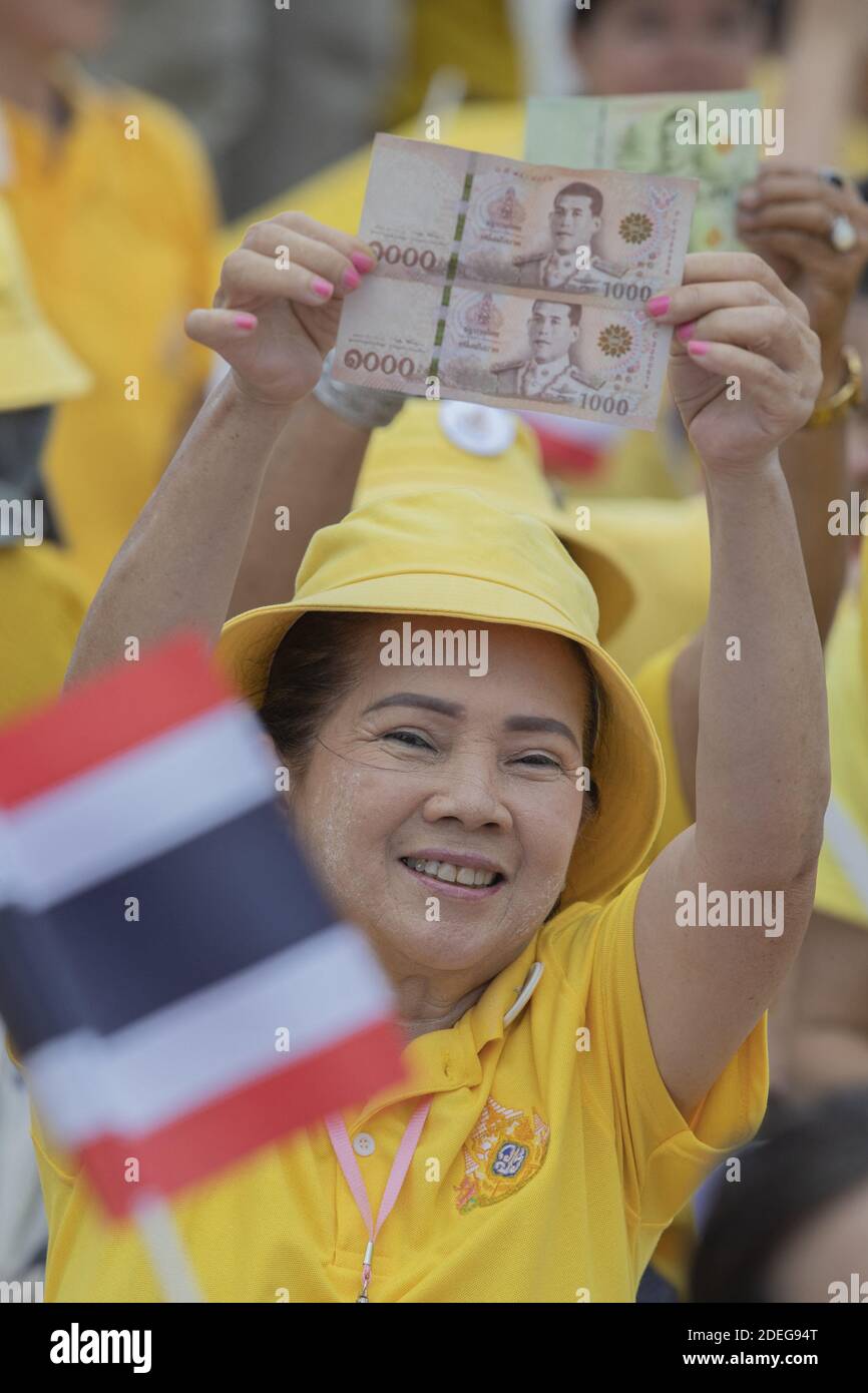 People wait for the speach of the King Rama X, His Majesty King Maha