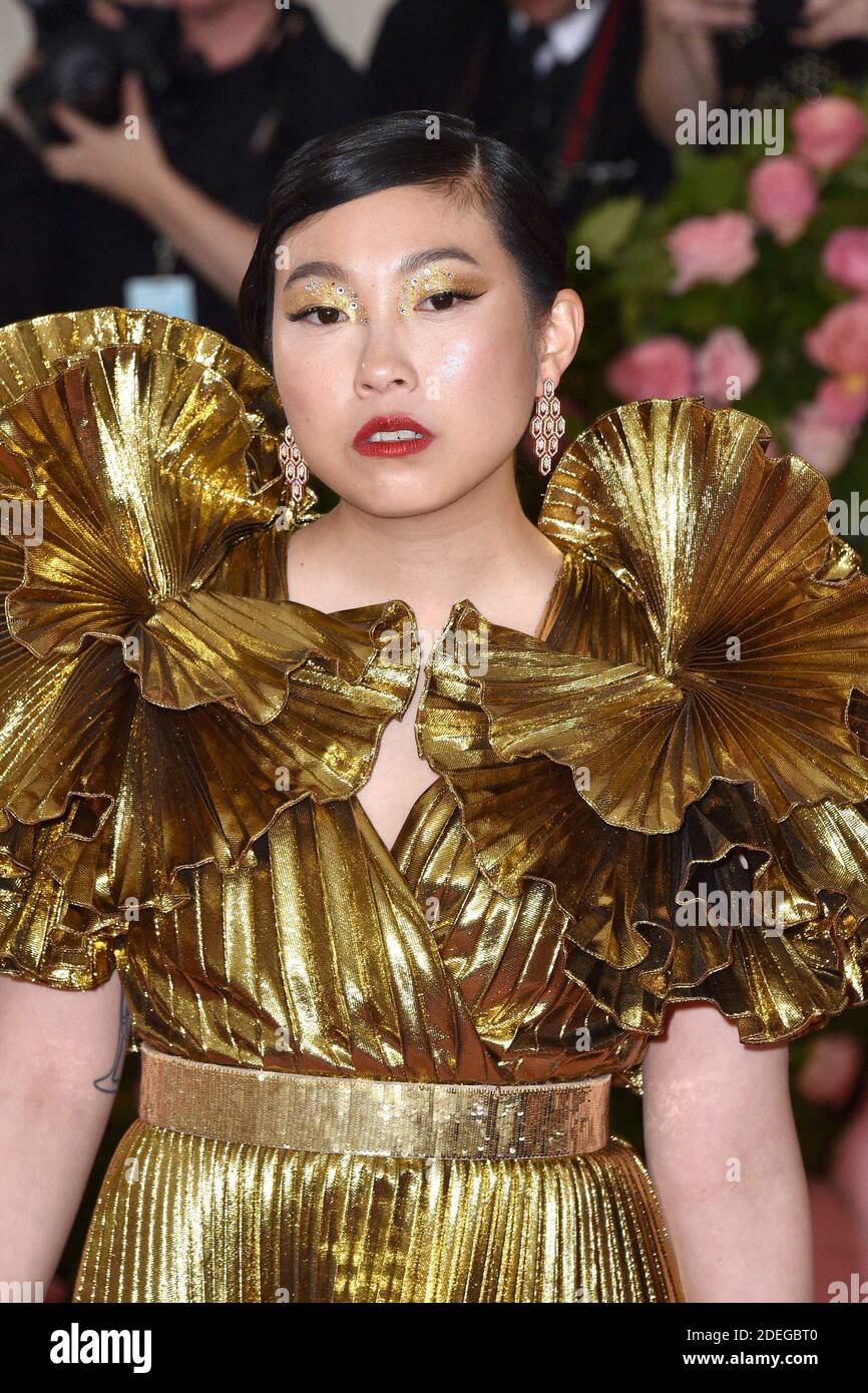 awkwafina gold dress Awkwafina's Best Red Carpet Fashion Moments