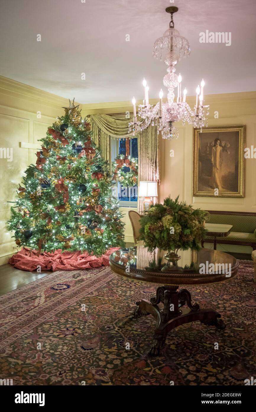 2022 Lilia Christmas Sequence Page 3 - Feet Press High Resolution Stock Photography And Images - Alamy