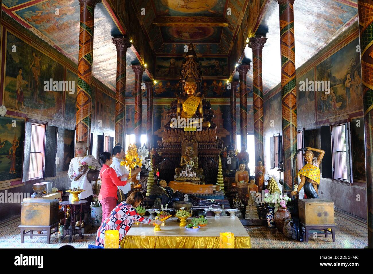 Cambodia Phnom Penh - Wat Langka House of Devotion with golden Buddha statue Stock Photo