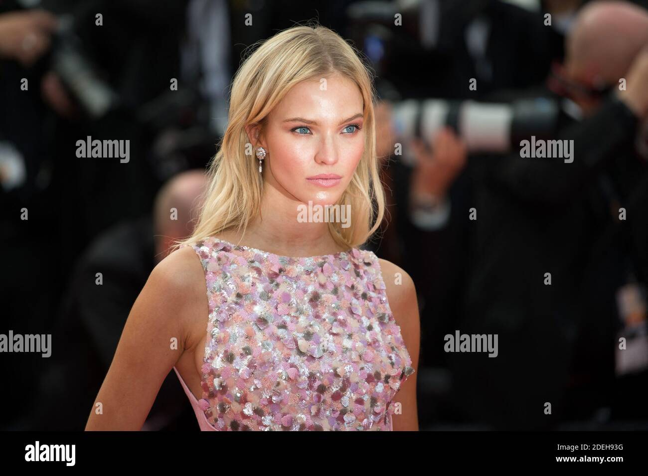 Sasha Luss arriving on the red carpet of 'Once Upon a Time in Hollywood