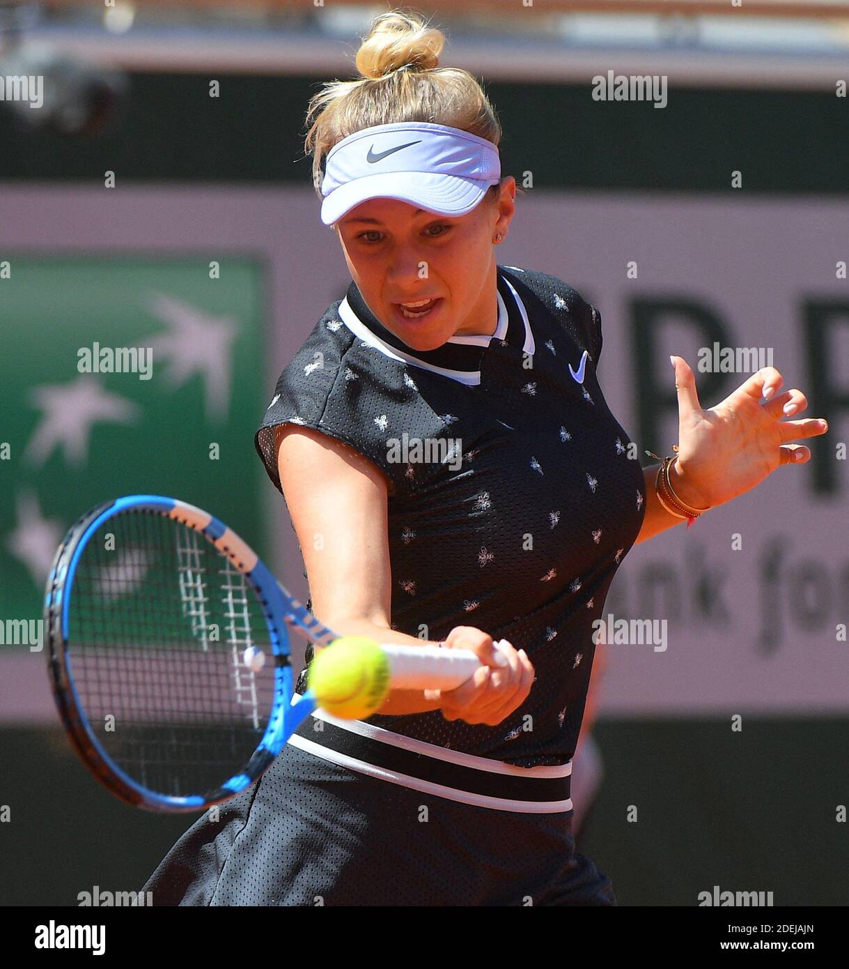 Amanda Anisimova In action during French Tennis Open at Roland-Garros arena  on June 06, 2019 in Paris, France. Photo Christian Liewig/ABACAPRESS.COM  Stock Photo - Alamy