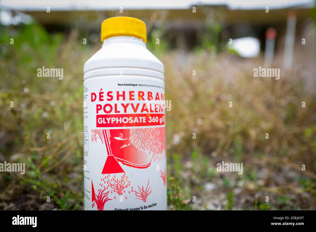 Desherbant hi-res stock photography and images - Alamy