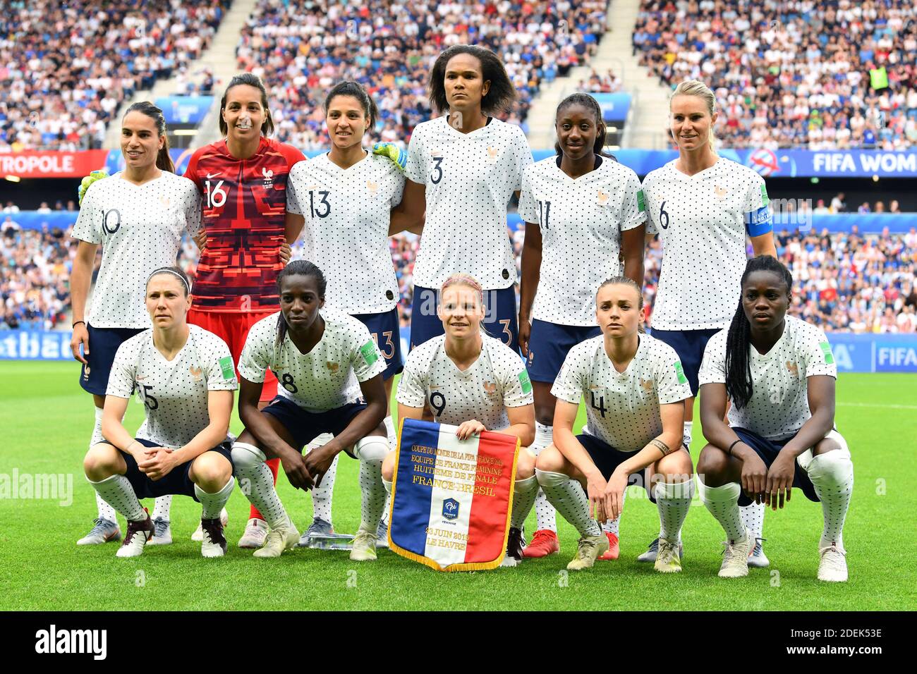 Players of France line up for team photos prior to the 2019 FIFA Women's  World Cup France Round Of 16 match between France and Brazil at Stade  Oceane on June 23, 2019