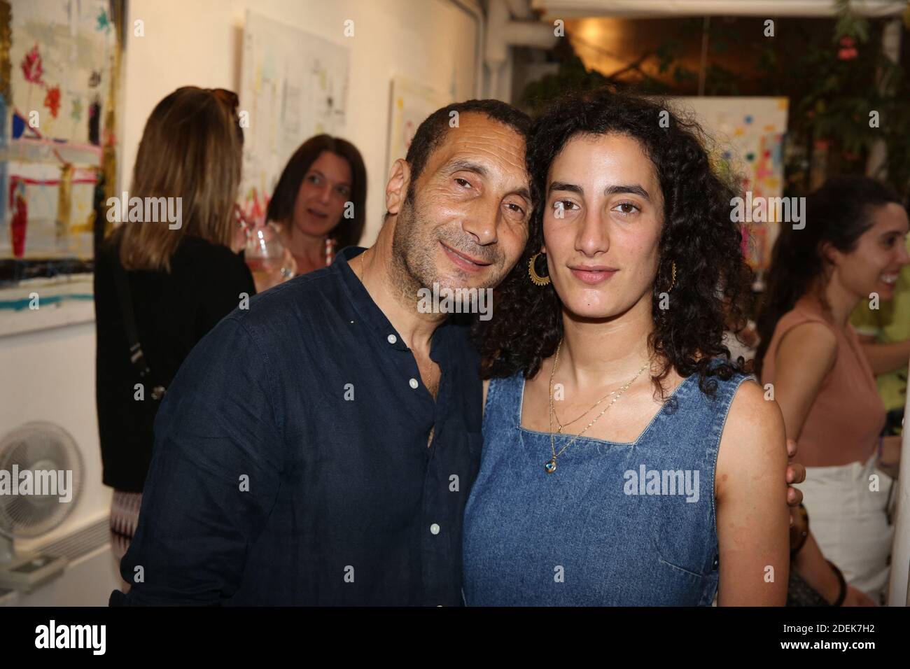 Zinedine Soualem et sa fille Mouna lors du vernissage de l'exposition de l'Artiste Caroline Faindt a Paris, France, le 25 juin 2019. Photo by Jerome Domine/ABACAPRESS.COM Stock Photo