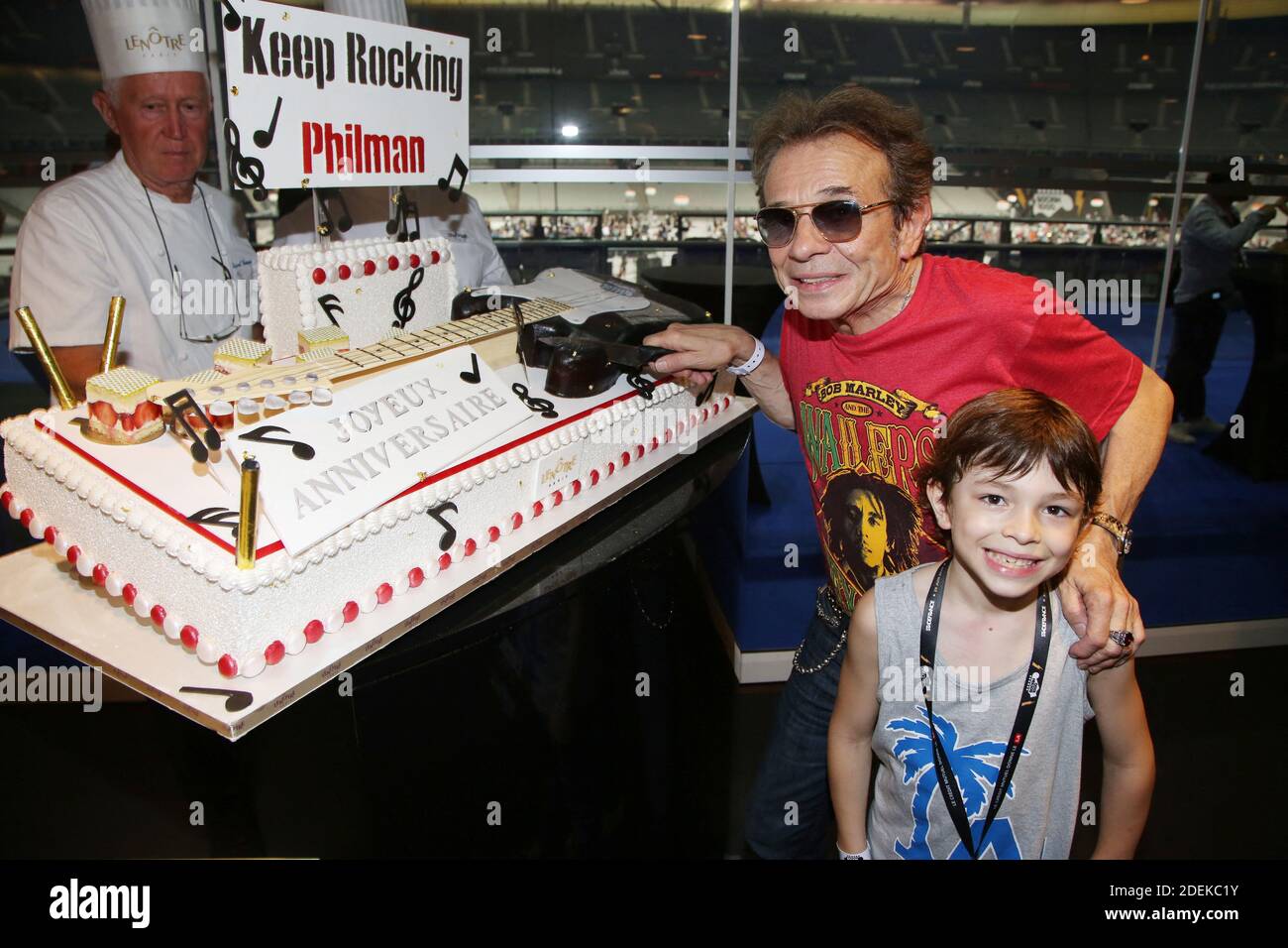 Exclusif Philippe Manoeuvre Fete Son Anniversaire Avec Son Fils Ulysse Lors Du Concert Rockin 1000 Au