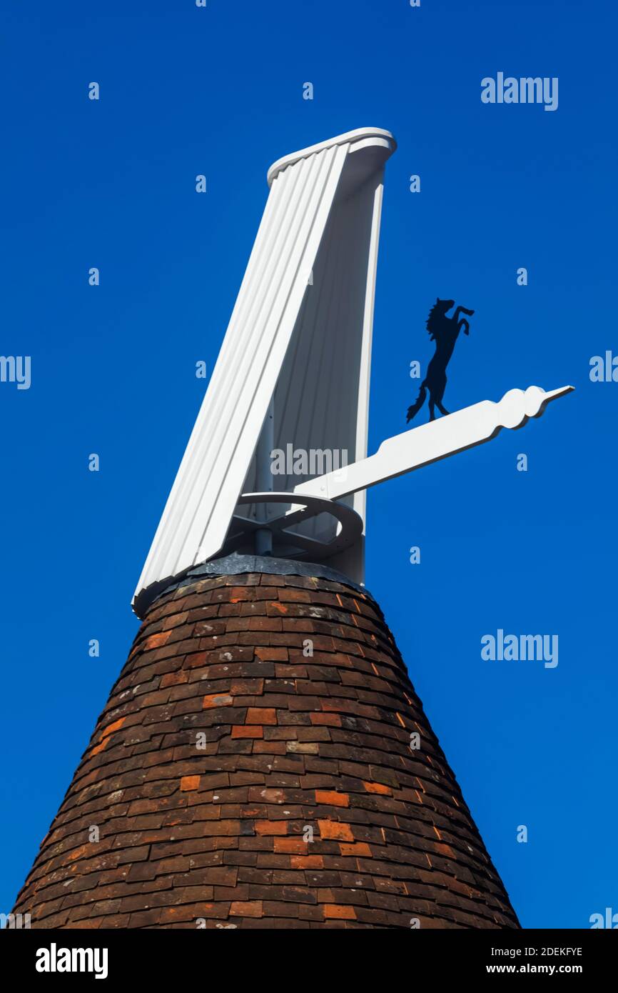 England, Kent, Converted Oast Houses aka Oasts Chimneys near Tunbridge Wells Stock Photo