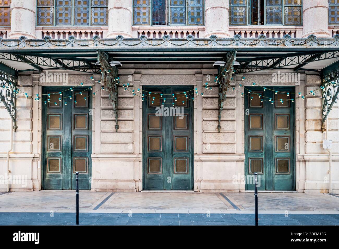 Traditional french architecture hi-res stock photography and images - Alamy