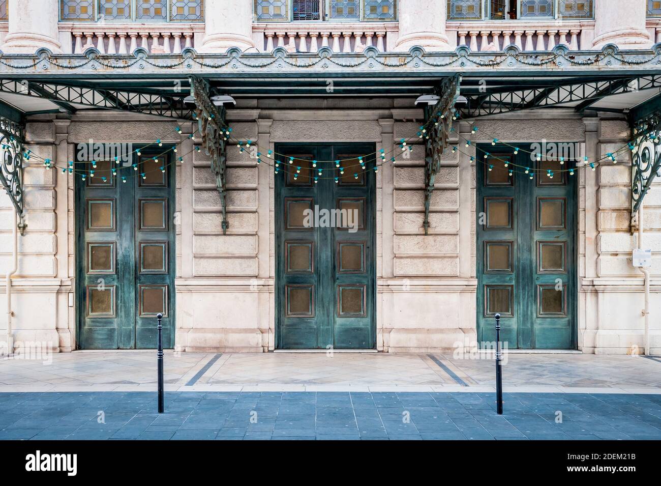 Traditional french architecture hi-res stock photography and images - Alamy