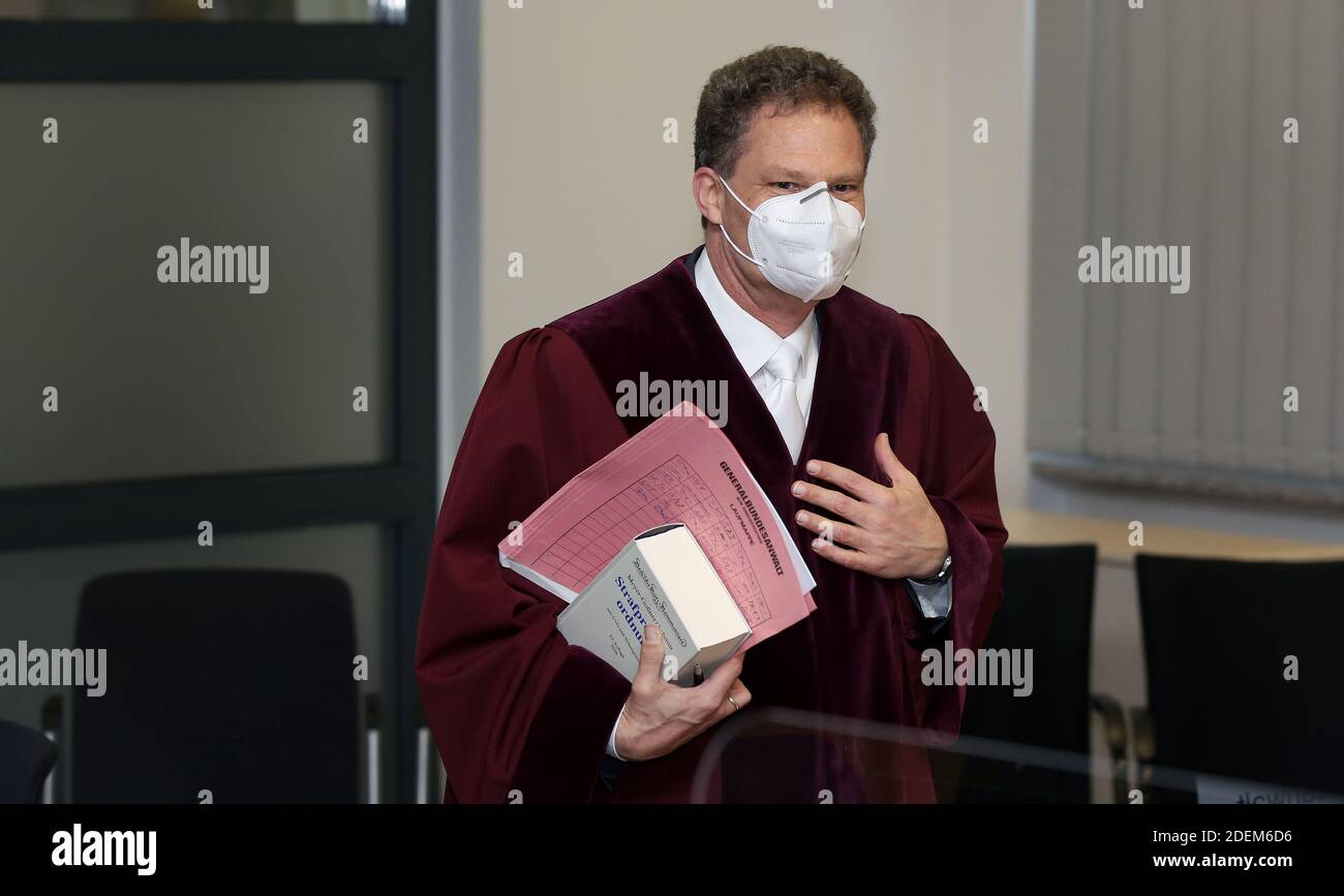 Magdeburg, Germany. 01st Dec, 2020. At the beginning of the 22nd day of the trial, Federal Prosecutor Kai Lohse enters the hearing room with a mouth and nose cover. The Federal Prosecutor's Office accuses the assassin of Hall 13 of criminal offences, including murder and attempted murder. The accused Stephan Balliet had tried to cause a bloodbath in the synagogue in Halle on October 9, 2019, the highest Jewish holiday Yom Kippur. Credit: Ronny Hartmann/dpa-Zentralbild/dpa/Alamy Live News Stock Photo