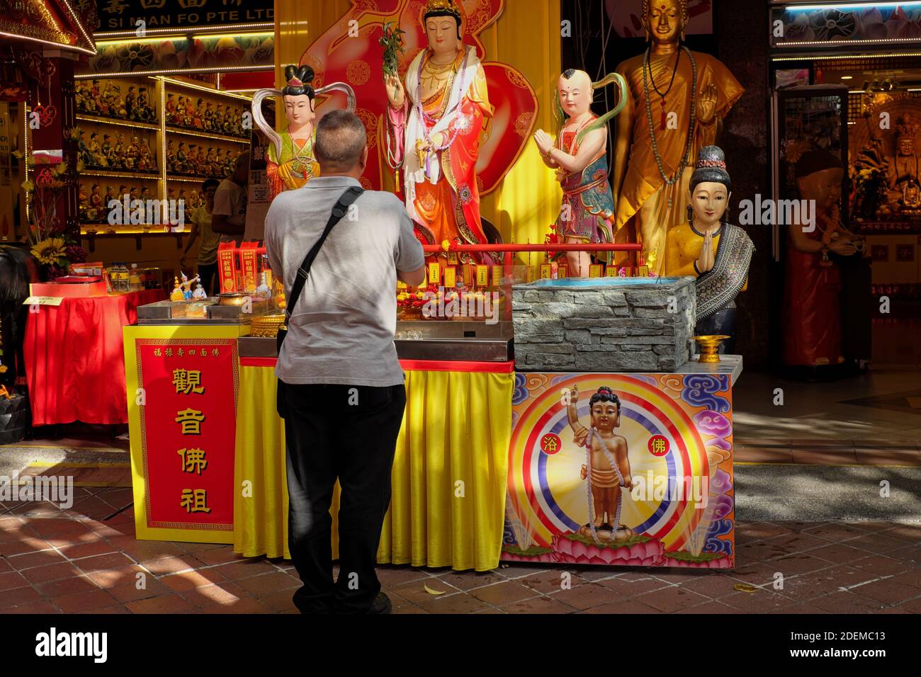 Taoist statues hi-res stock photography and images - Alamy