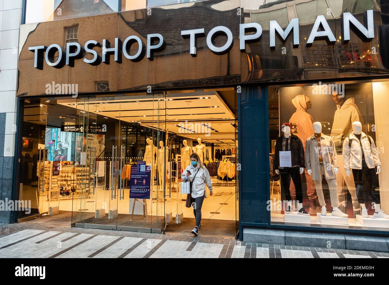 Topshop shops hi-res stock photography and images - Alamy