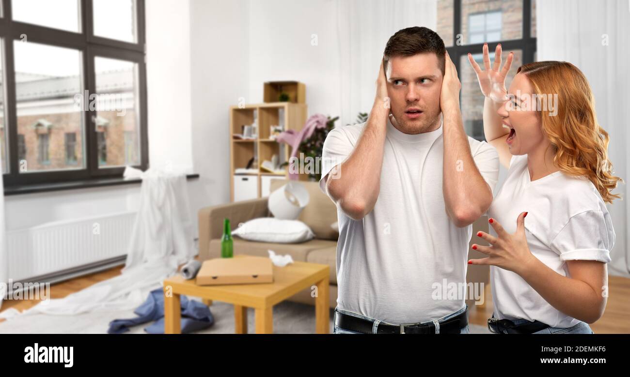 Блоггеры которые матерятся. Мужчины спорят. Подруги смеются. Ссора фото. Спокойный и агрессивный человек.