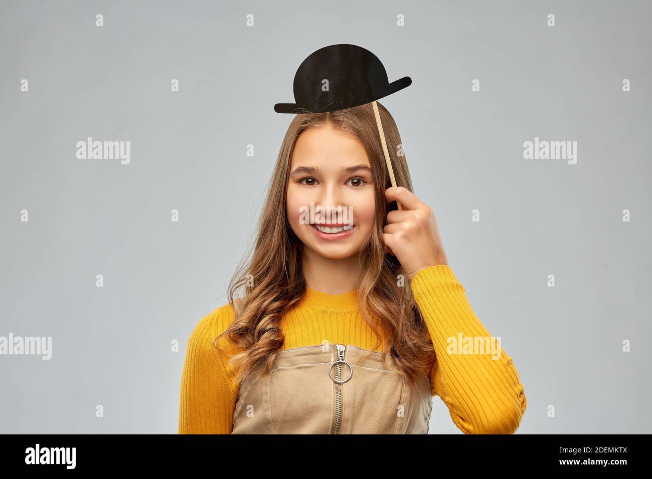 smiling teenage girl with black vintage bowler hat Stock Photo - Alamy