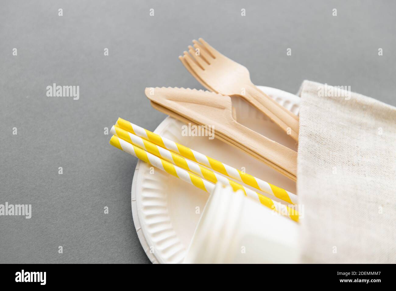 Paper knives hi-res stock photography and images - Alamy