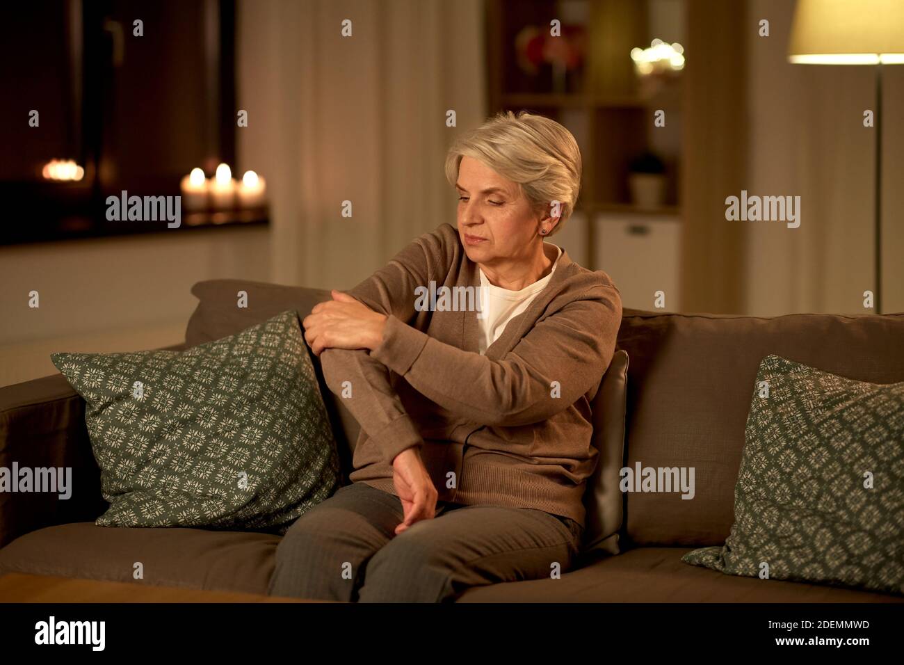 senior woman suffering from pain in hand at home Stock Photo - Alamy