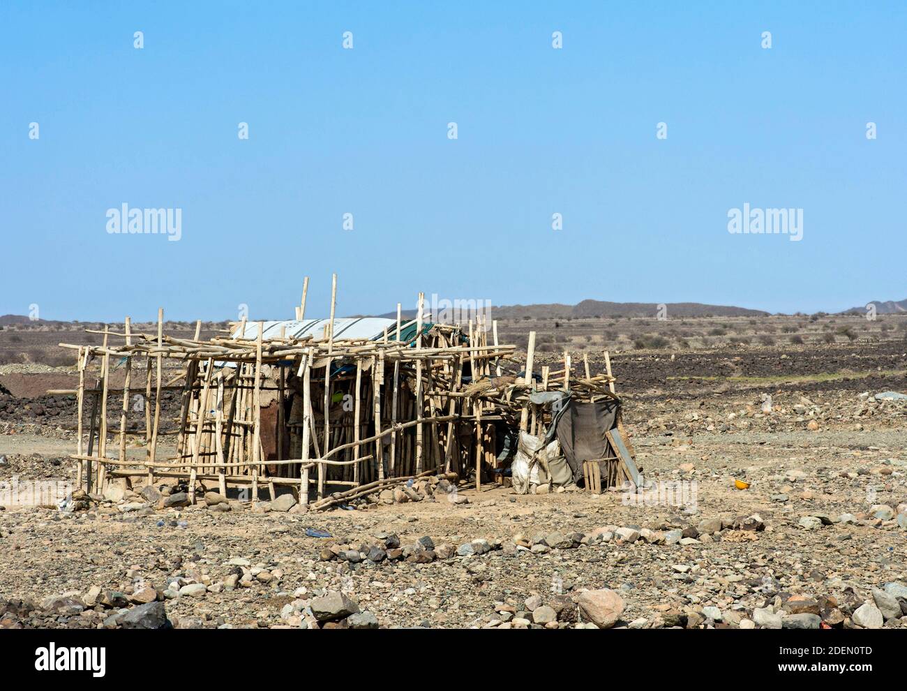 Traditionelle Unterkunft der Afar Nomaden, Danakil Senke, Afar Provinz, Äthiopien / Traditional shelter of Afar nomads, Danakil Valley, Afar Province, Stock Photo