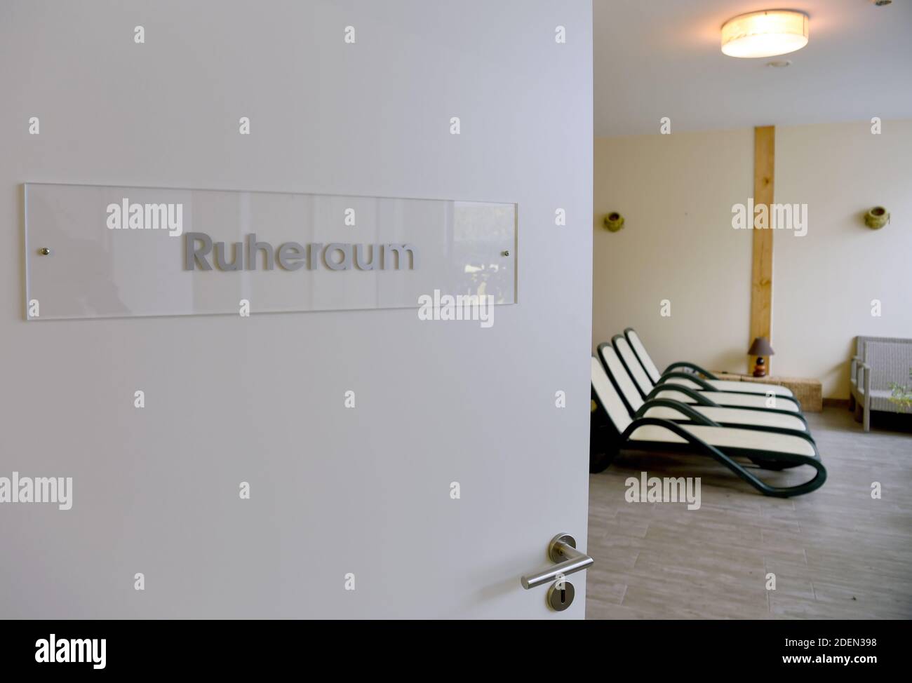 Berlin, Germany. 06th Nov, 2020. On an open door there is the inscription "Ruheraum". In the