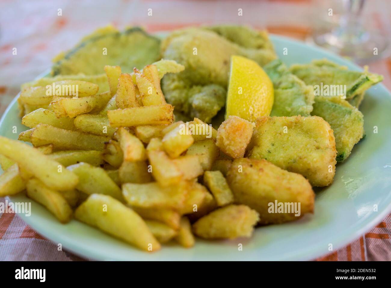 Italien chips hires stock photography and images Alamy