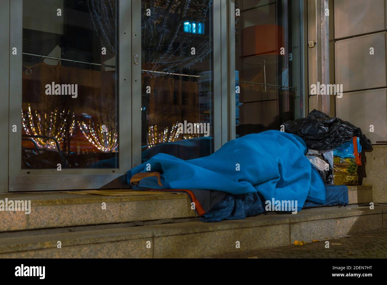 Homeless Man Sleeping On Sidewalk High Resolution Stock Photography And Images Alamy Homeless Man Sleeping On Sidewalk High Resolution Stock Photography And Images Alamy