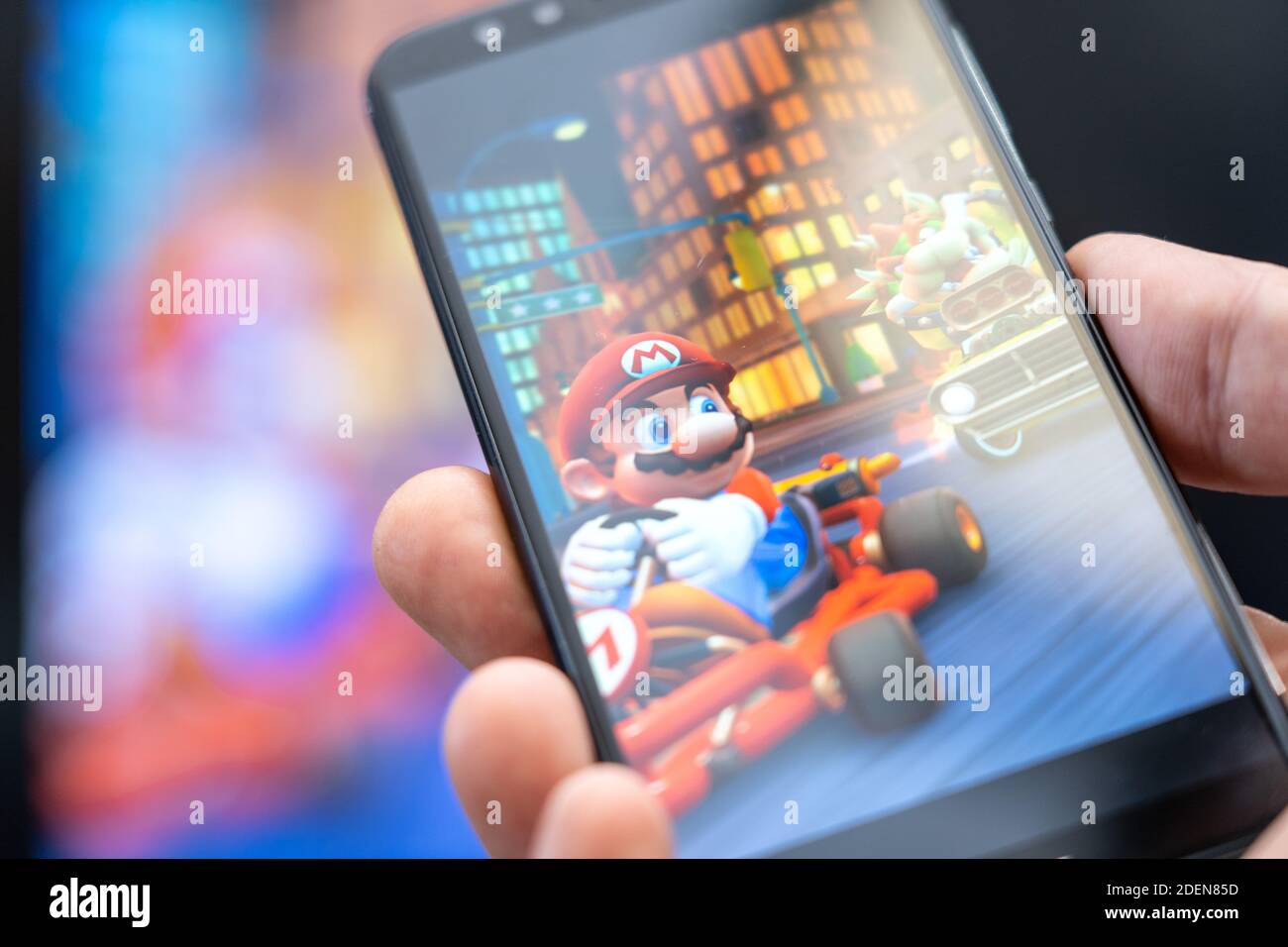 Mario kart mobile hi-res stock photography and images - Alamy