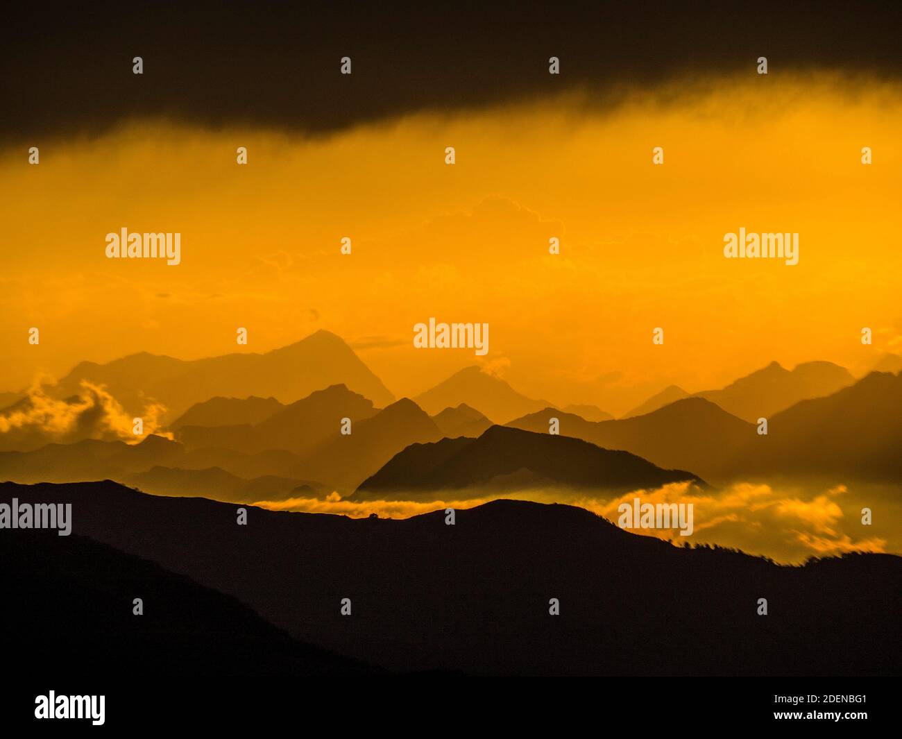Tessiner, Italiener und Walliser Berge gesehen vom Monte Bar im Tessin Stock Photo