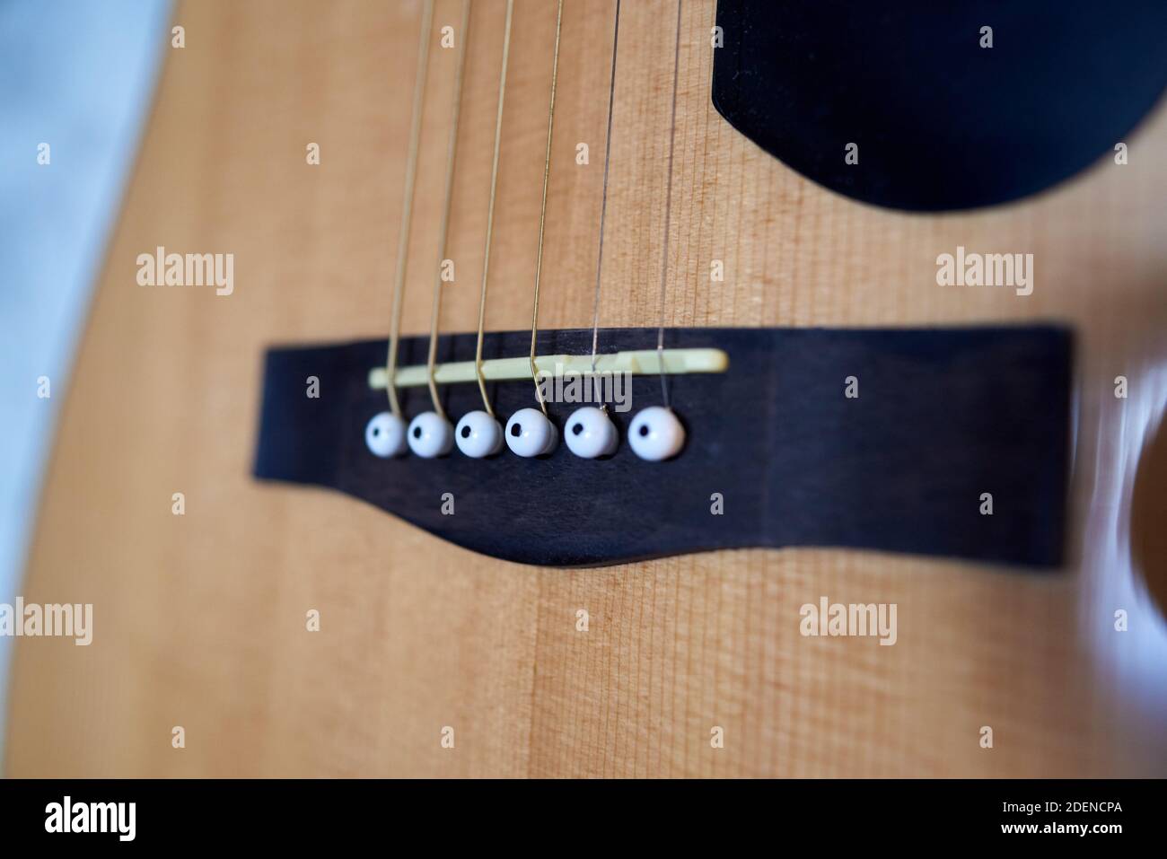 Metal strings hi res stock photography and images Alamy