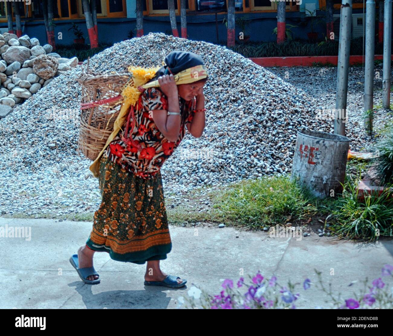 Hauling rocks hires stock photography and images Alamy